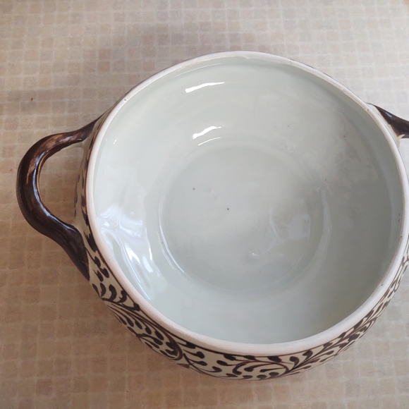 HAND PAINTED CERAMIC COVERED BOWL WITH HANDLES, BROWN ON IVORY - Picture 3 of 7